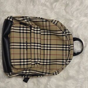Plaid Burberry Backpack 🎒 Black/ Brown